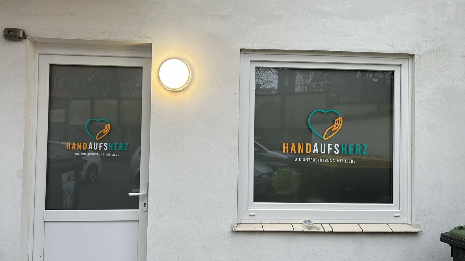 Hand aufs Herz – weiteres Motiv 2